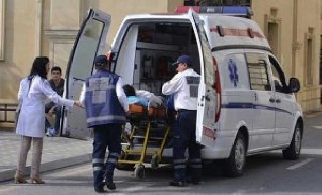 Yevlax-Bərdə yolundakı avtoqəzada 2 nəfər öldü,1 ailənin 3 üzvü yaralandı