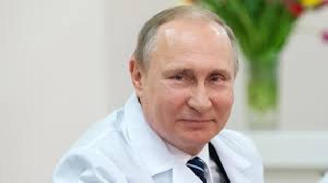 Putin COVİD-19 əleyhinə peyvənd edildi