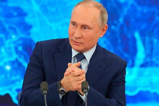 Vladimir Putin Azərbaycanın mədəniyyət xadimlərinə medal verdi