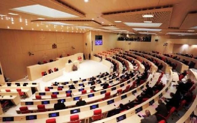 Gürcüstan parlamentindəki azərbaycanlı deputatların sayı 3 oldu