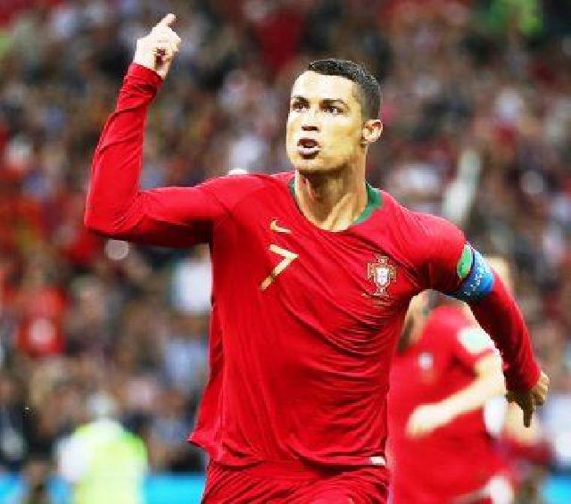 Kriştiano Ronaldo 5 Avropa çempionatında oynayan ilk futbolçudur