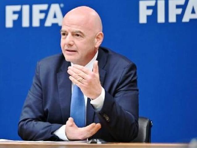 FIFA-nın prezidenti İsveçrə-Türkiyə matçını izləmək üçün Bakıya gəlib