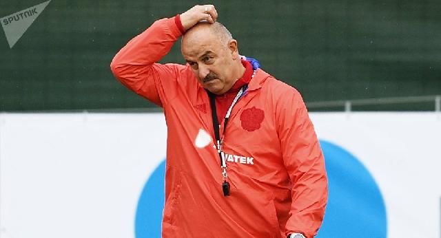 Çerçesov Rusiya futbol millisinin baş məşqçisi postundan getdi