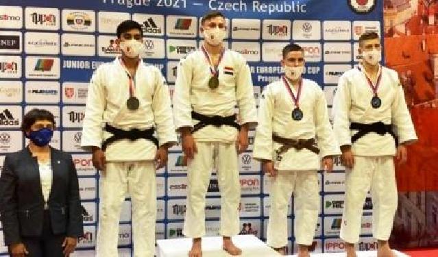 Gənc cüdoçularımız Praqada üç medal qazanıblar