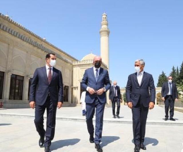 Aİ Şurasının prezidenti Şarl Mişel Şamaxıdakı məscidini ziyarət edib