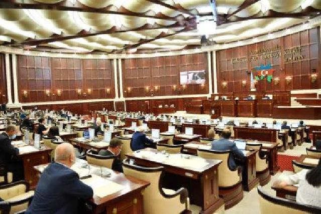 Milli Məclisin deputatları tətilə çıxdılar