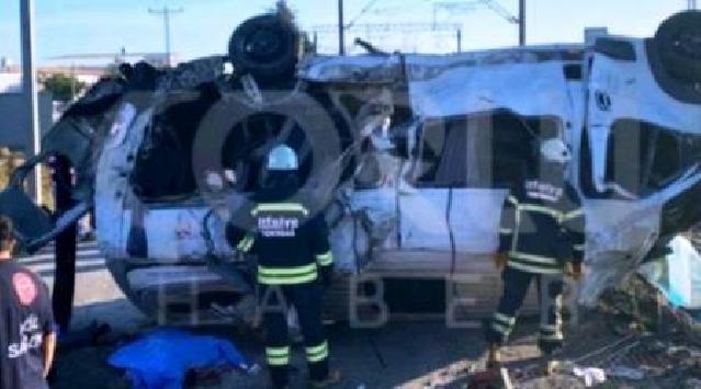 Türkiyədə yük qatarı mikroavtobusla toqquşdu: 6 nəfər öldü