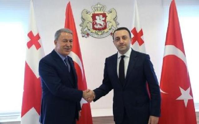 Hulusi Akar Tbilisidə Gürcüstanın baş naziri İrakli Qaribaşvili ilə görüşüb
