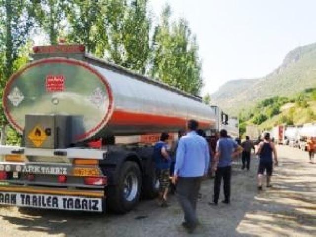 Azərbaycan Gorus-Kafan yolunda saxlanılan iranlı sürücüləri azad etdi