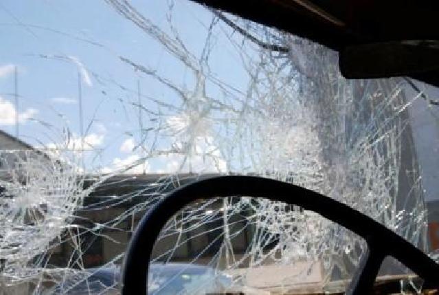 Maştağada minik avtomobili avtobusla toqquşudu, bir nəfər öldü
