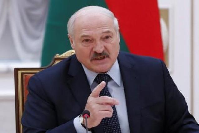 Lukaşenko qazaxıstanlılara səsləndi: “Diz çöküb hərbçilərdən üzr istəyin”