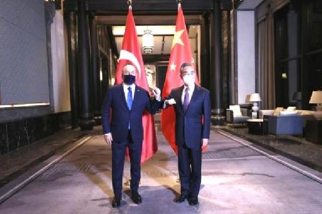 Mövlud Çavuşoğlu Çinin xarici işlər naziri ilə görüşüb