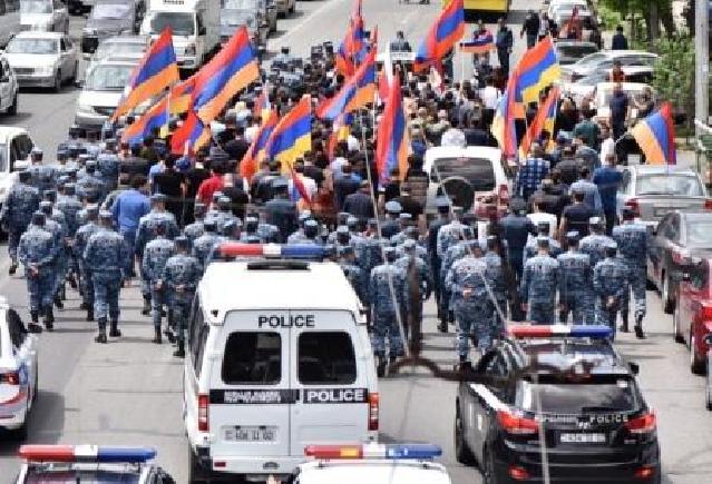 Ermənistan müxalifəti İrəvanda etiraz yürüşünə başlayıb