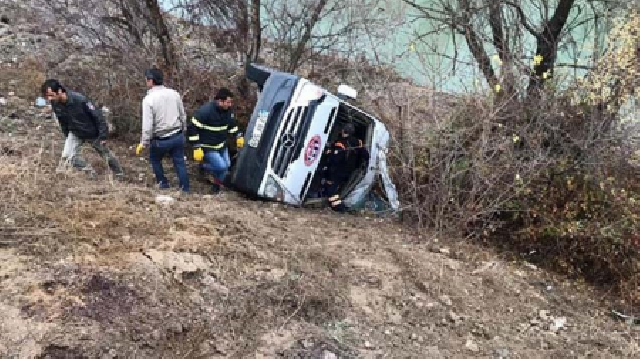 Goranboyda “Ural” dərəyə aşdı: Sürücü öldü