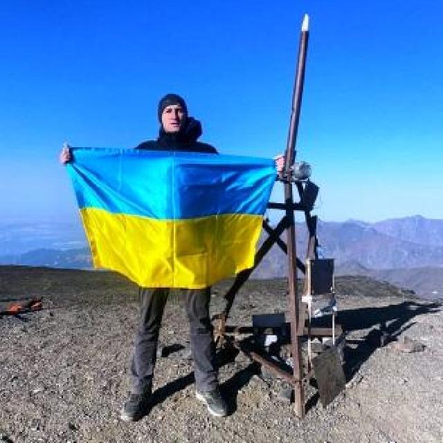 Ukrayna bayrağı Azərbaycanın ən hündür nöqtəsində dalğalandı