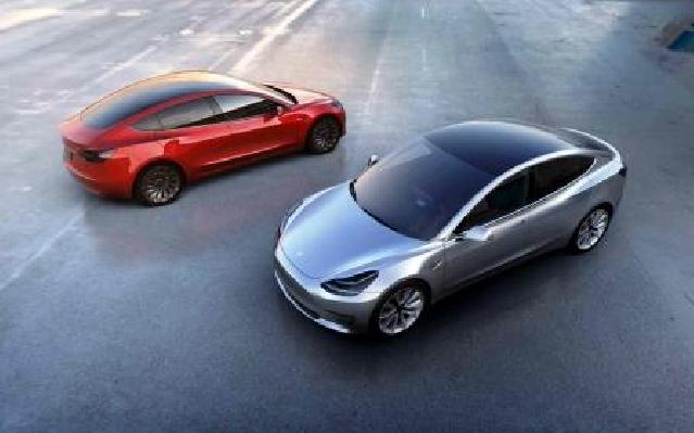 “Tesla” 400 min avtomobili geri çağırır