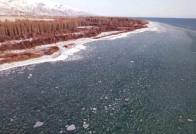 Anomal soyuqlar səbəbindən İssık-Kul gölü donub