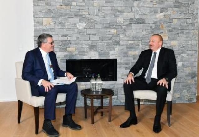 İlham Əliyev Davosda “CISCO”nun vitse-prezidenti ilə görüşüb