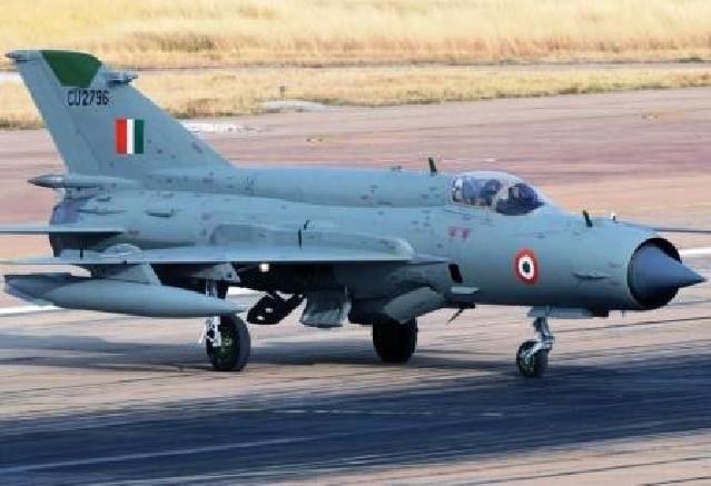 “MiG-21” qırıcı təyyarısi yaşayış evinə düşüb:3 nəfər ölüb