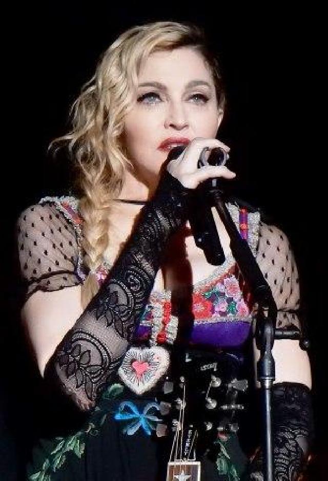 Madonna səhnə fəaliyyətinin 45 illiyini dünya turnesində qeyd edir