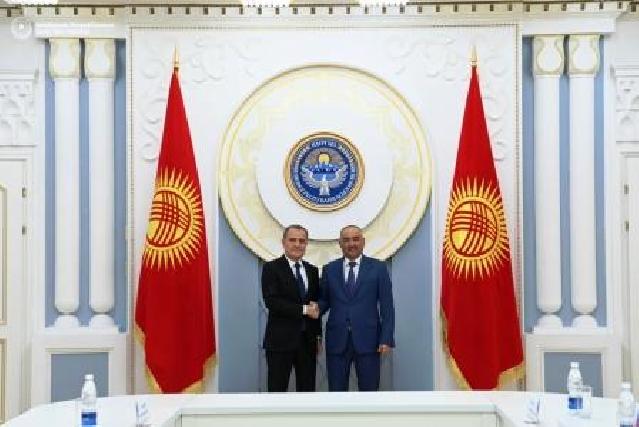 Ceyhun Bayramov Qırğızıstan parlamentinin sədri ilə görüşüb
