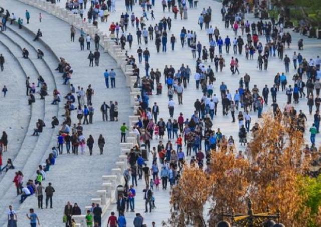 Azərbaycanda əhalinin sayı 10 milyon 204 min nəfəri ötüb