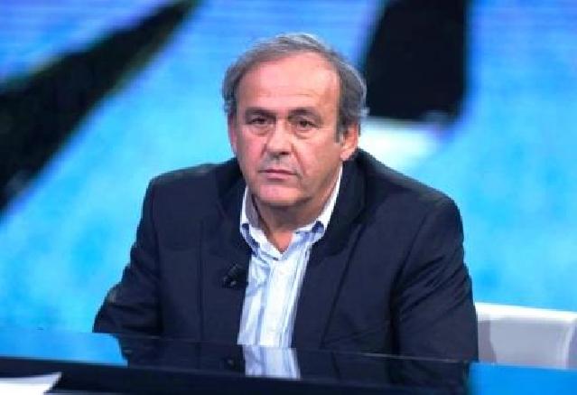 Mişel Platini futbolu 10 nəfərlə oynamağı təklif edir