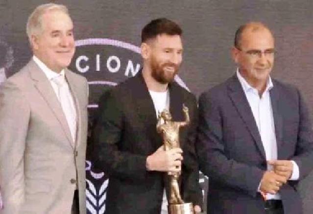 Messi tarixin ən yaxşı futbolçusu seçilib