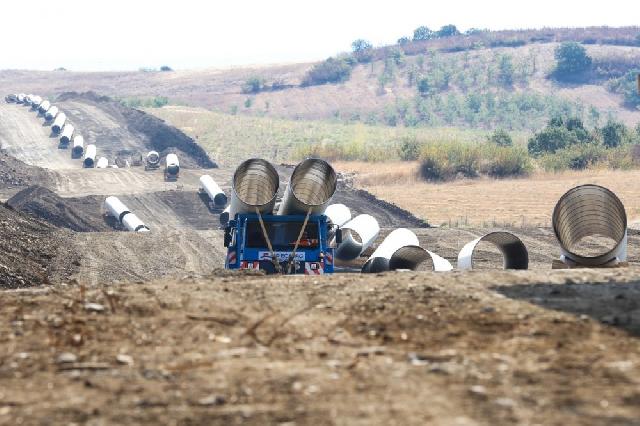 TAP-ın Yunanıstan və Albaniya hissəsində boruların üçdə ikisi xəndəyə endirilib