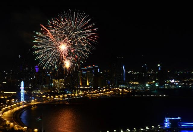 Novruz bayramı münasibətilə Dənizkənarı Milli Parkda atəşfəşanlıq olub