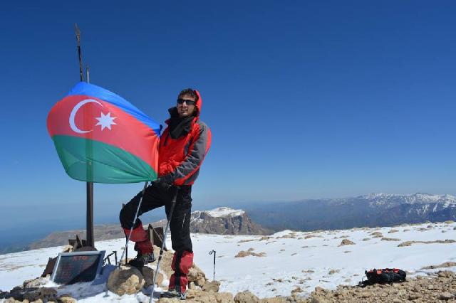 "Şahdağ"də Xalq Cümhuriyyətinin 100 illiyi ilə bağlı poster açılıb