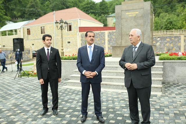 Gəncədə “Nizami Gəncəvi: sələflər və xələflər” parkının açılışı olub