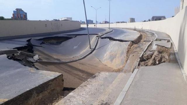 Bakının mərkəzində avtomobil yolu çöküb