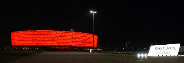 BOS Xüsusi Olimpiya Hərəkatının 50 illik yubileyi münasibətilə qırmızı rəngə boyanıb