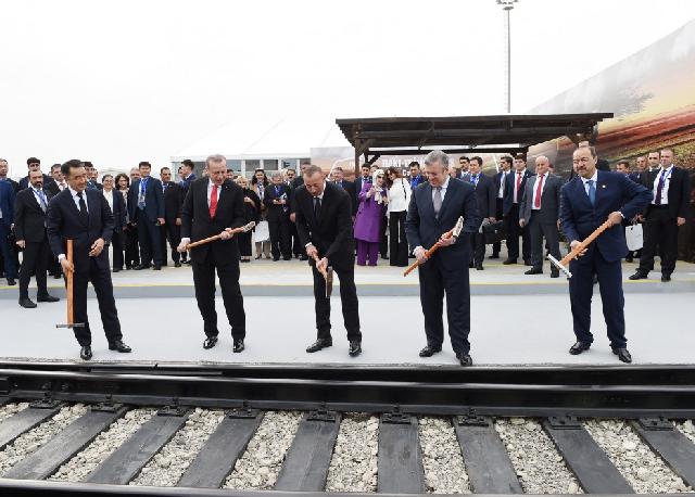 Bakı-Tbilisi-Qars dəmir yolunun  açılışından bir il ötdü