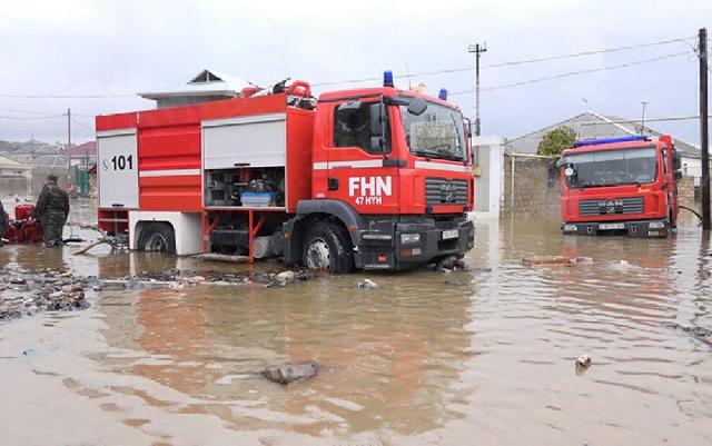 Lənkəranda leysan yağdı, FHN 38 nəfəri təxliyə etdi