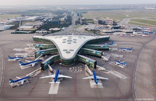 Dəyişkən hava Heydər Əliyev Beynəlxalq Aeroportunun iş rejiminə  təsir etməyib