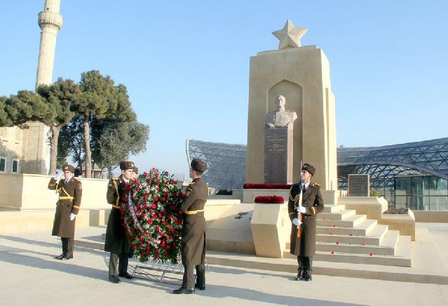 Əfsanəvi sərkərdə Həzi Aslanovun anım mərasimi keçirilib