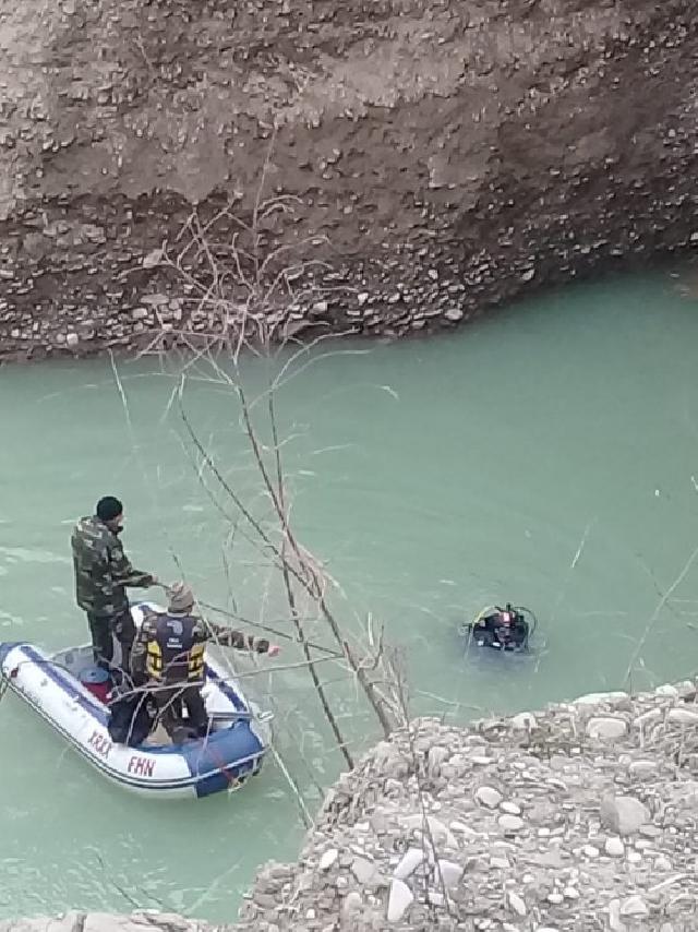 Qubada çaya aşan ekskavatorun sürücüsünün axtarışlarına əlavə qüvvələr cəlb olunub