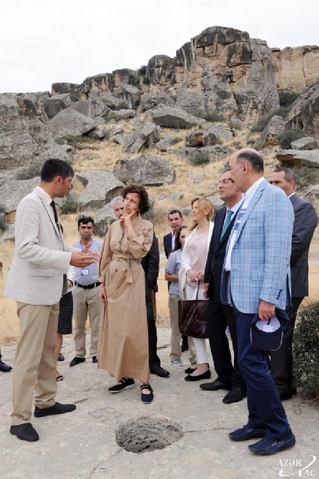 UNESCO-nun baş direktoru Qobustan Milli  Qoruğunda olub