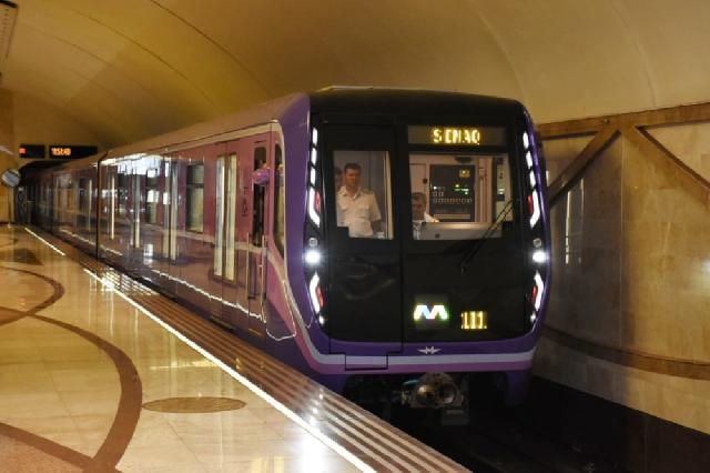 Bakı metrosunda 2 yeni qatar xəttə buraxılıb