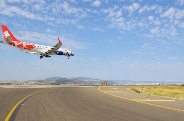 Bakıdan Batumiyə uçan “Buta Airways”in təyyarəsi geri qayıdıb