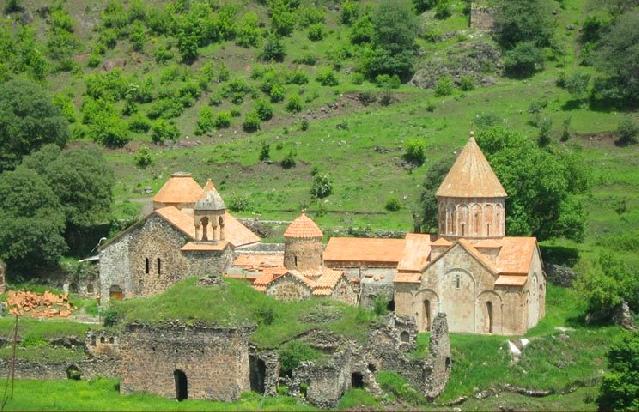 Ermənilər Xudavəng monastırından oğurladıqlarını sabah sərgidə satacaqlar