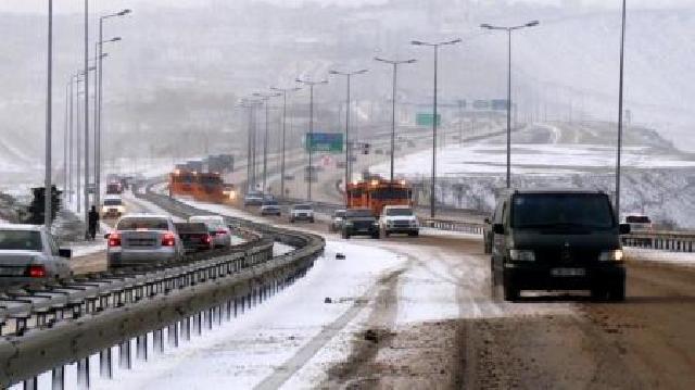 Avtomobil yollarındakı vəziyyət açıqlanıb