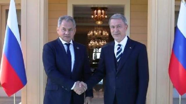 Hulusi Akar Sergey Şoyqu ilə Ukraynadakı vəziyyəti müzakirə edib