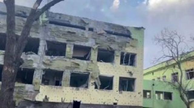 Rusiya qoşunları Mariupol şəhərindəki doğum evini bombaladı