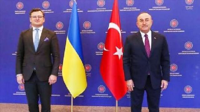 Çavuşoğlu Kuleba ilə Rusiya- Ukrayna heyətlərinin İstanbul görüşünü müzakirə edib