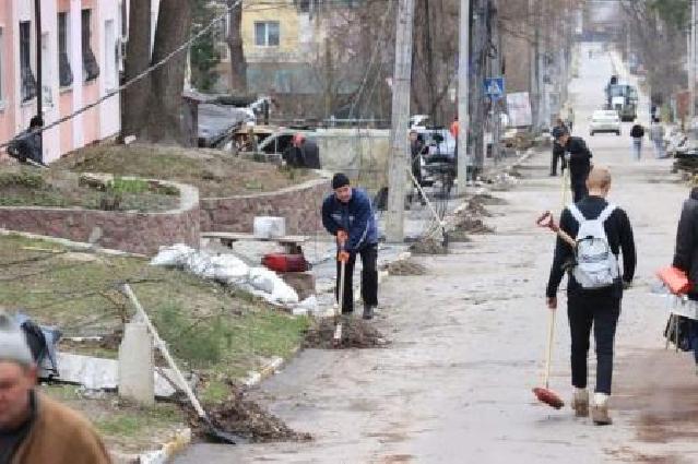 Ukraynanın İrpen şəhəri dağıntılardan təmizlənir