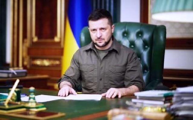 Zelenski: “Ukrayna NATO və Krım məsələlərini Rusiya ilə müzakirə etməyə hazırdır”