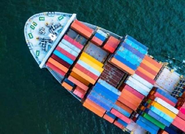 Çin dünyanın ən böyük konteyner gəmisi istismara verib